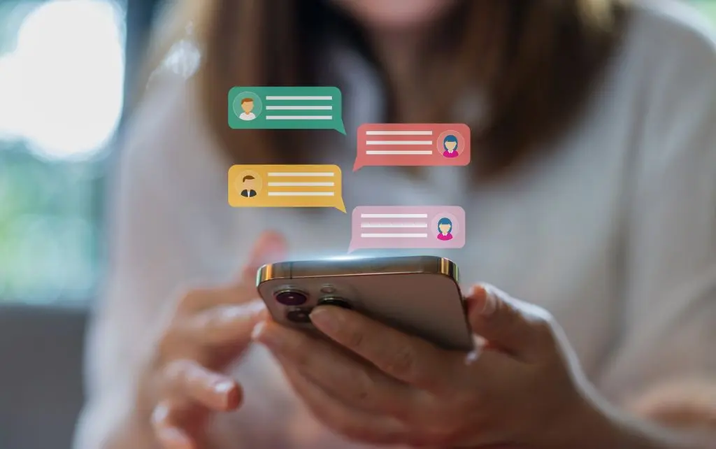 Chatbots and Virtual Assistants: Conversational Knowledge Delivery
