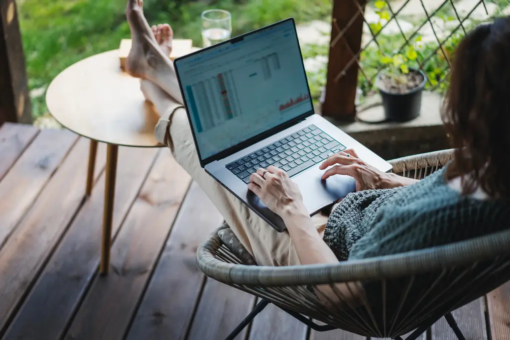 Maximizing Productivity: Essential Tips for Thriving in a Remote Work Environment Maximizing Productivity: Essential Tips for Thriving in a Remote Work Environment