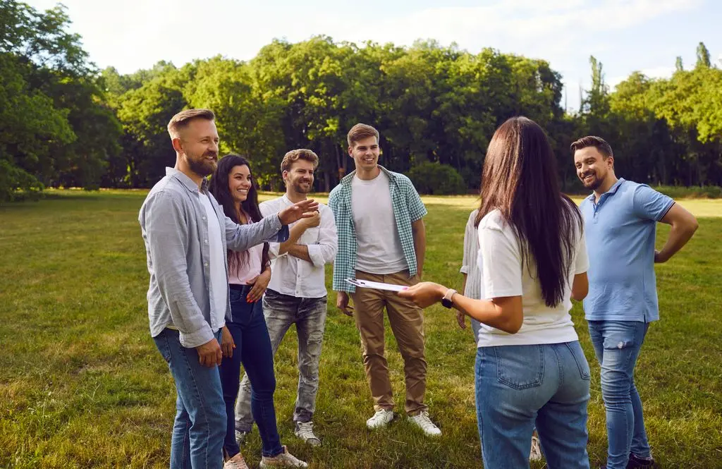 6 Small Group Team Building Activities for After the Holiday