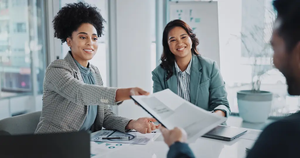 CRM + Project Management: How to Keep Customer Context Alive After the Sale shutterstock_2480454505.webp